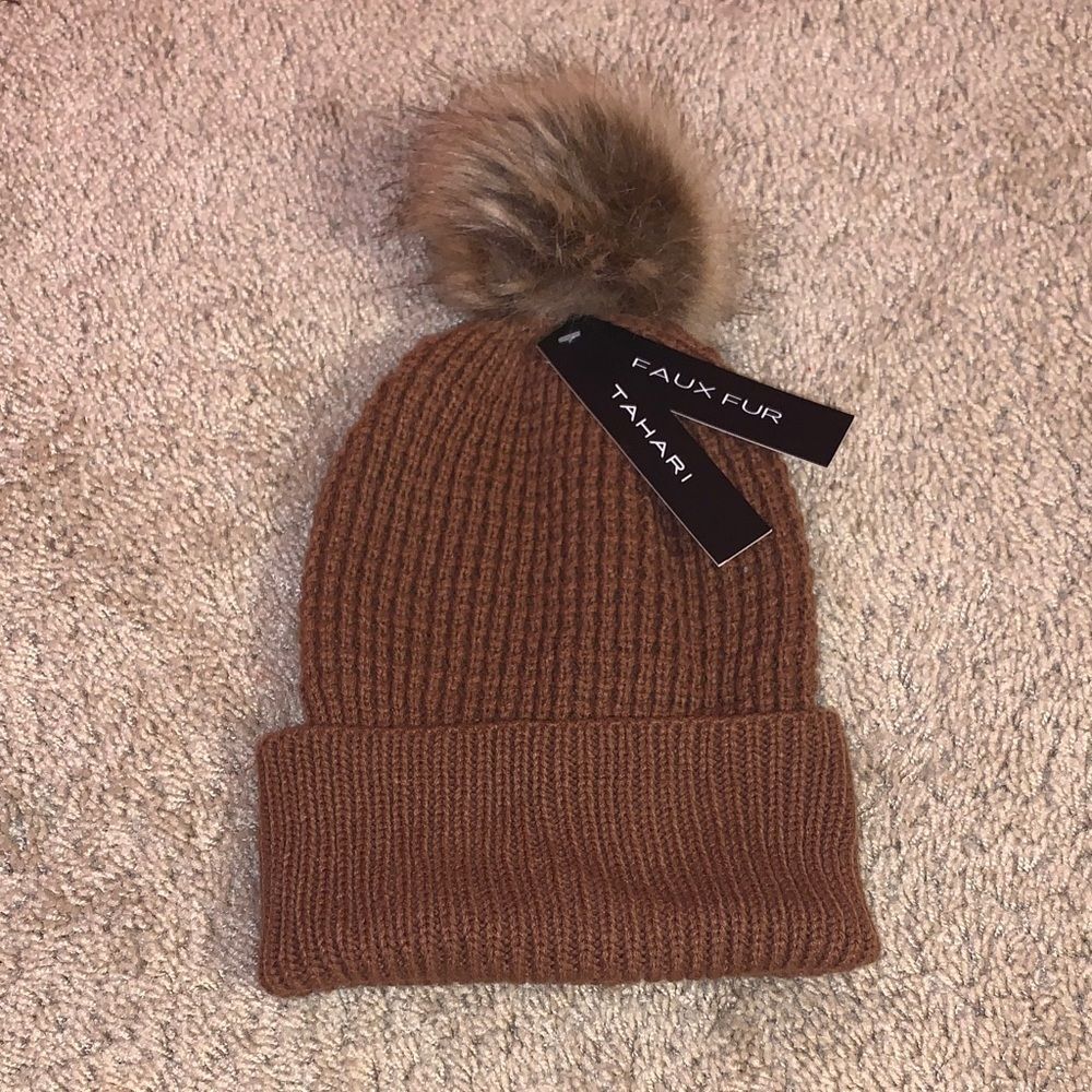 NWT Tahari Brown Knit Stretchy Beanie with Faux Fur Pom Pom One size